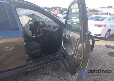 2022 Toyota Rav4 Xle z USA, uszkodzony, nr VIN 2T3W1RFV2NC210585